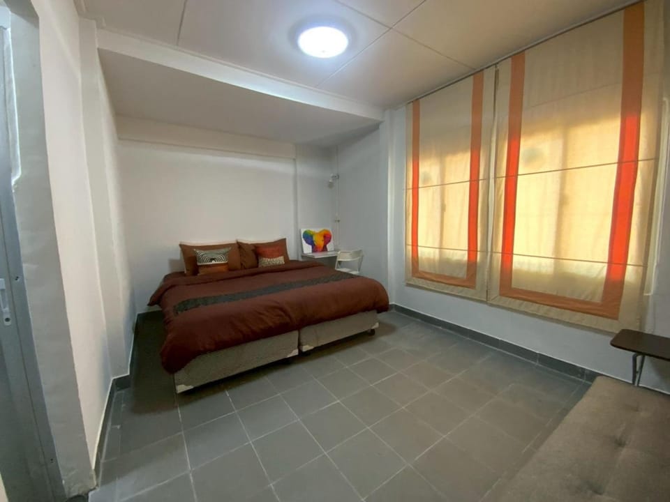 Property building, Bed, Bedroom