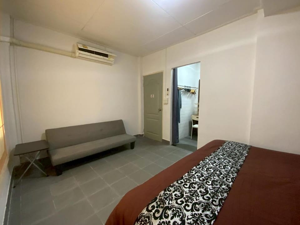 Property building, Bed, Bedroom