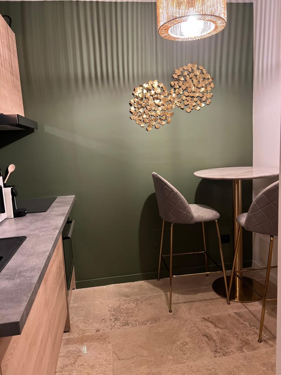 Kitchen or kitchenette, Dining area