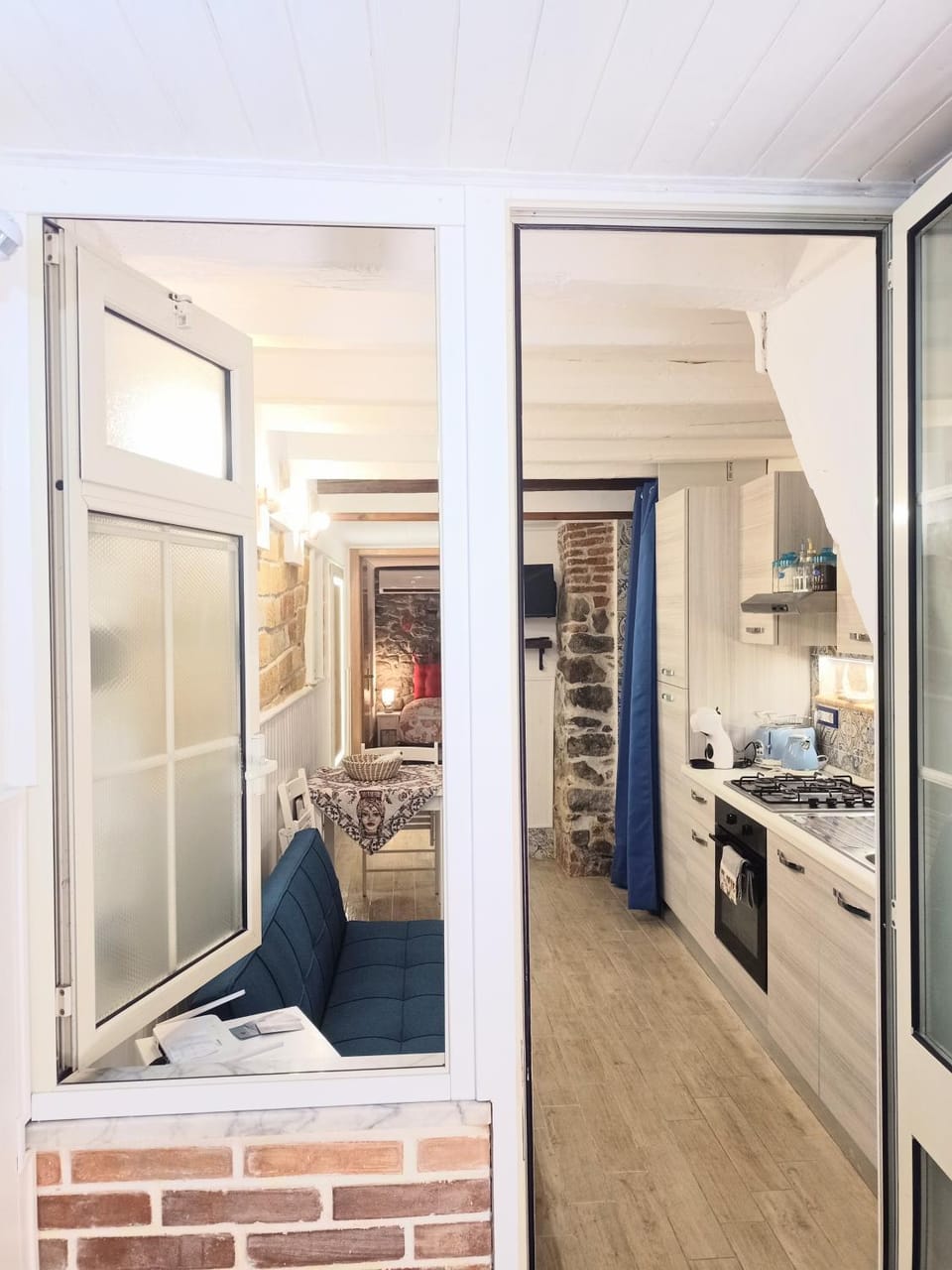 Facade/entrance, kitchen