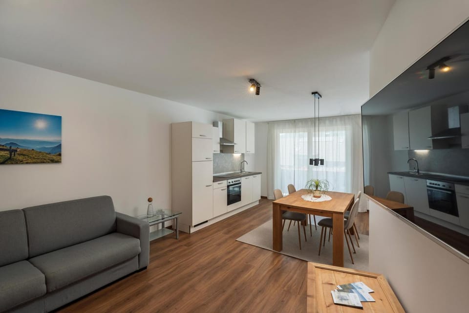TV and multimedia, Kitchen or kitchenette, Living room, Seating area, Dining area
