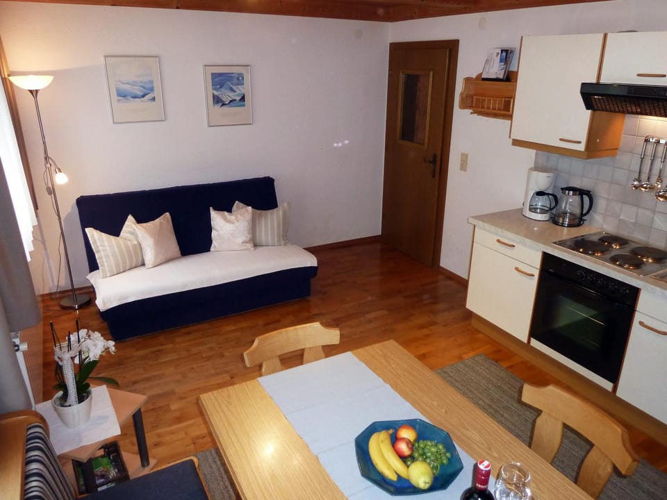 Living room, Photo of the whole room