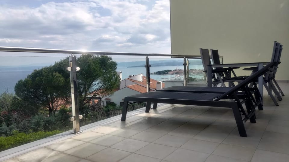Day, View (from property/room), Balcony/Terrace, City view, Sea view