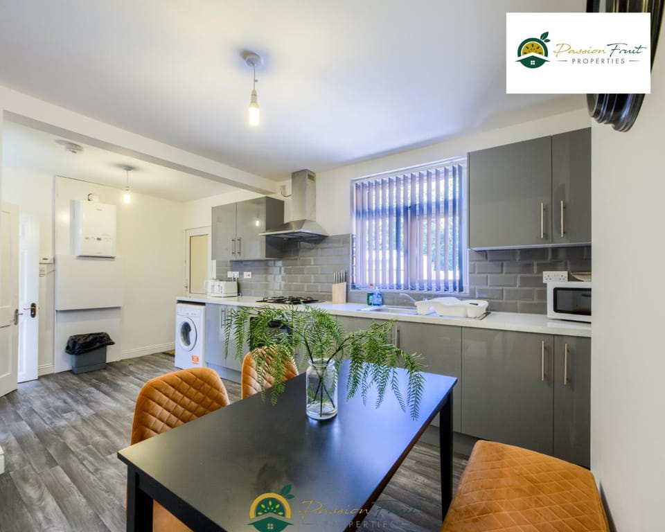 Kitchen or kitchenette, Dining area, minibar, oven, pet friendly, stove