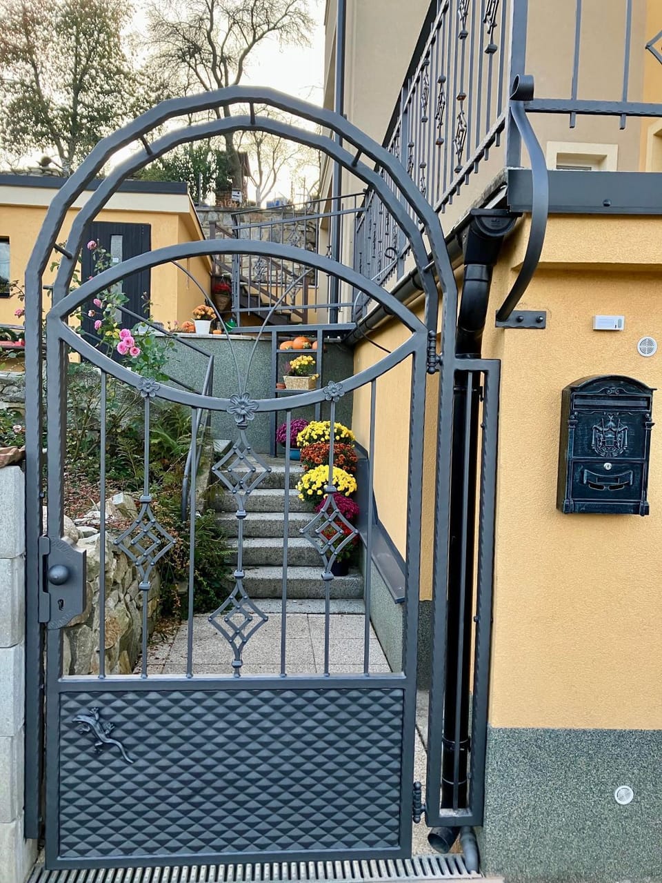 Facade/entrance