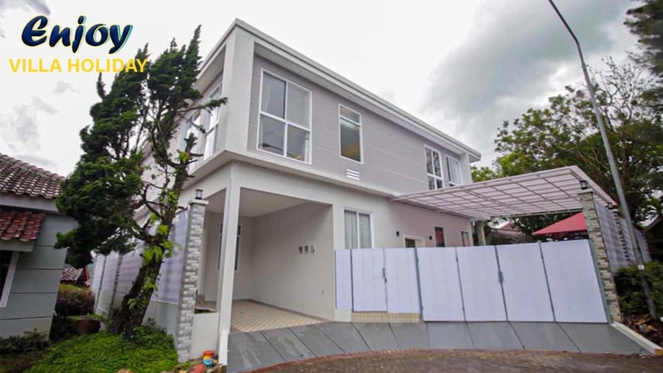 Alulu Luxury Residence - Four Bedroom Villa Villa in West Java