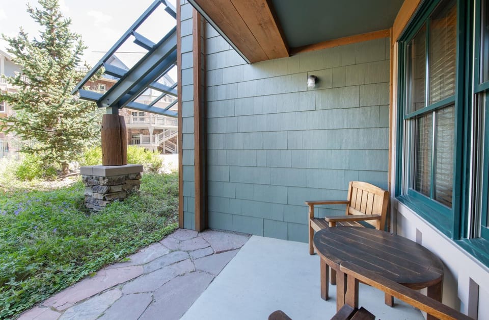 Contemporary Condo Easy Access to Slopes and the Village - Zephyr Mountain Lodge Premium-Rated 1102 Apartment in Winter Park