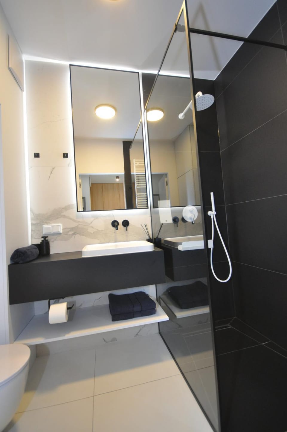 Shower, Toilet, Bathroom, washing machine