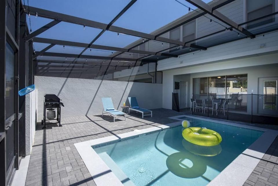 Amazing 5 Bedrooms Home With Pool/BBQ Near Disney Villa in Four Corners