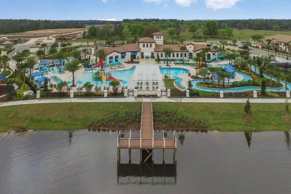 Bird's eye view, Swimming pool