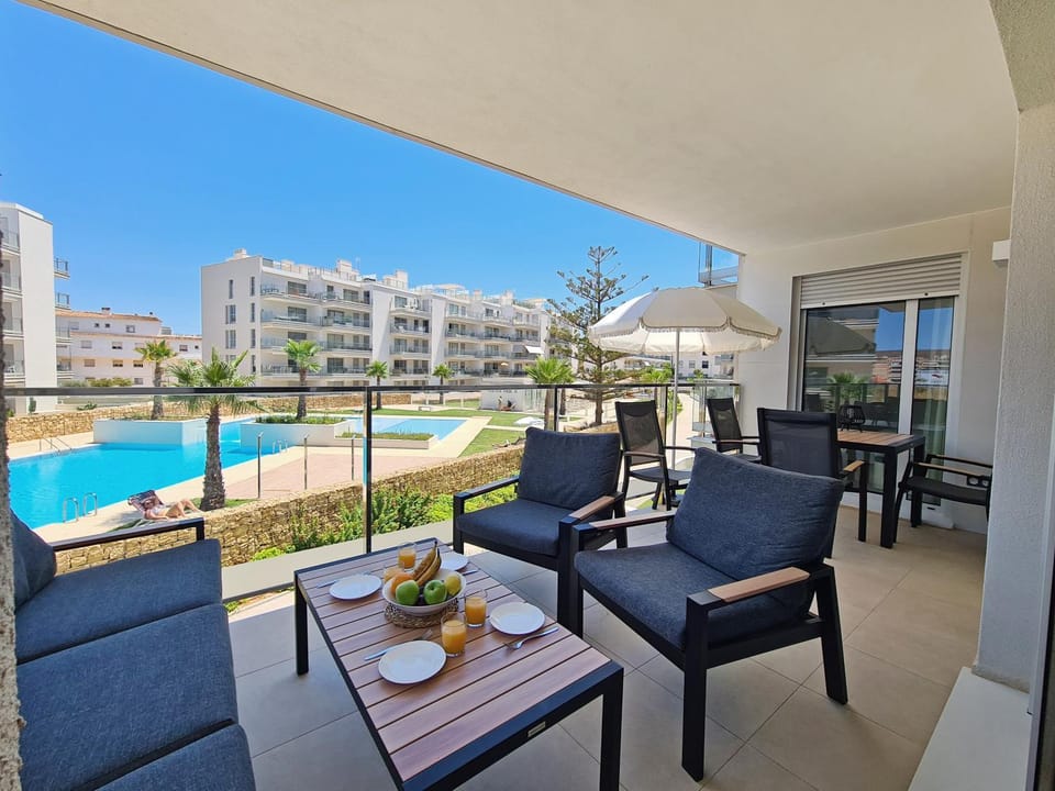 Balcony/Terrace, Seating area, Dining area, Pool view