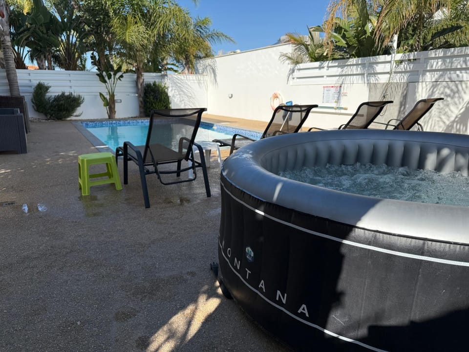 Villa Mario - 2min walk from Kapparis Beach House in Paralimni