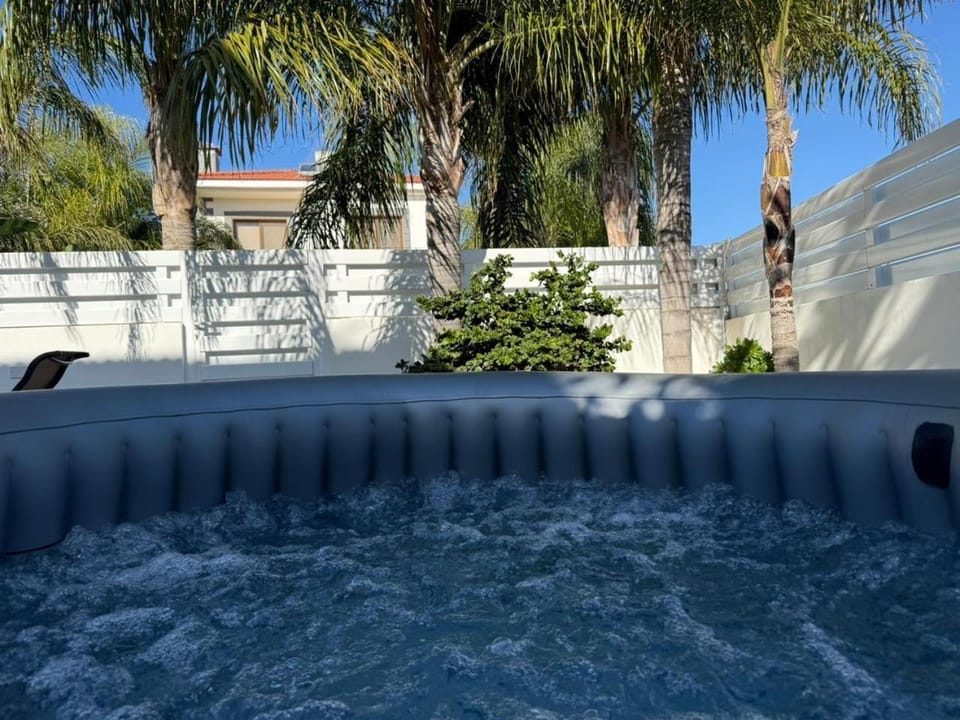 Villa Mario - 2min walk from Kapparis Beach House in Paralimni