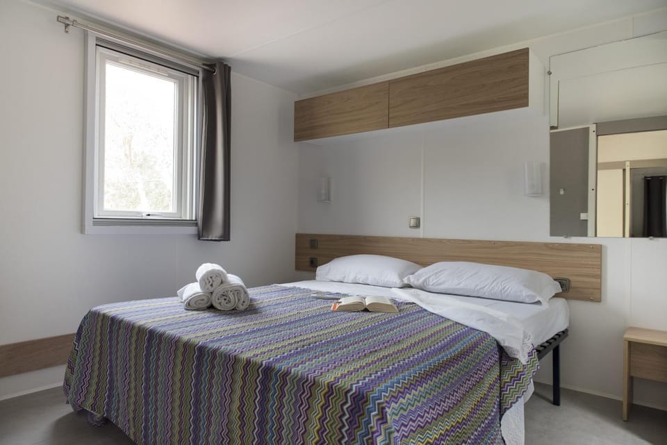 Bed, People, On site