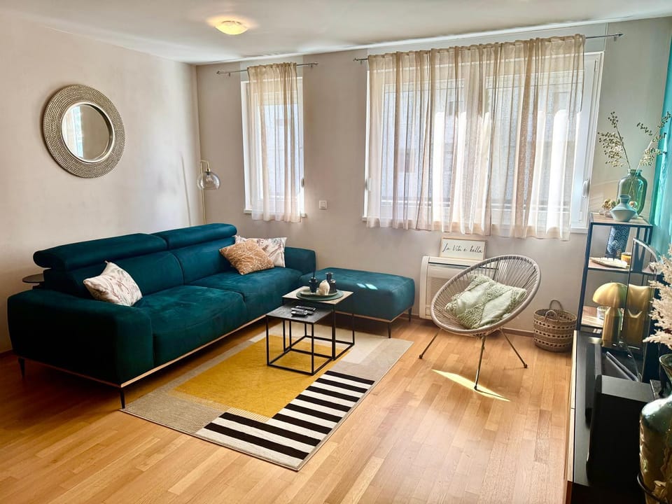 Cozy apartment on top location with private parking Apartment in Zadar