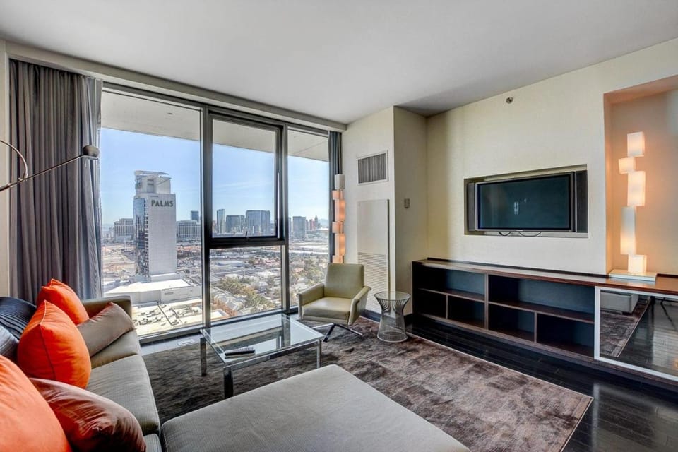 Luxury Studio STRIP VIEW NO RESORT FEE Palms Place Apartment hotel in Paradise
