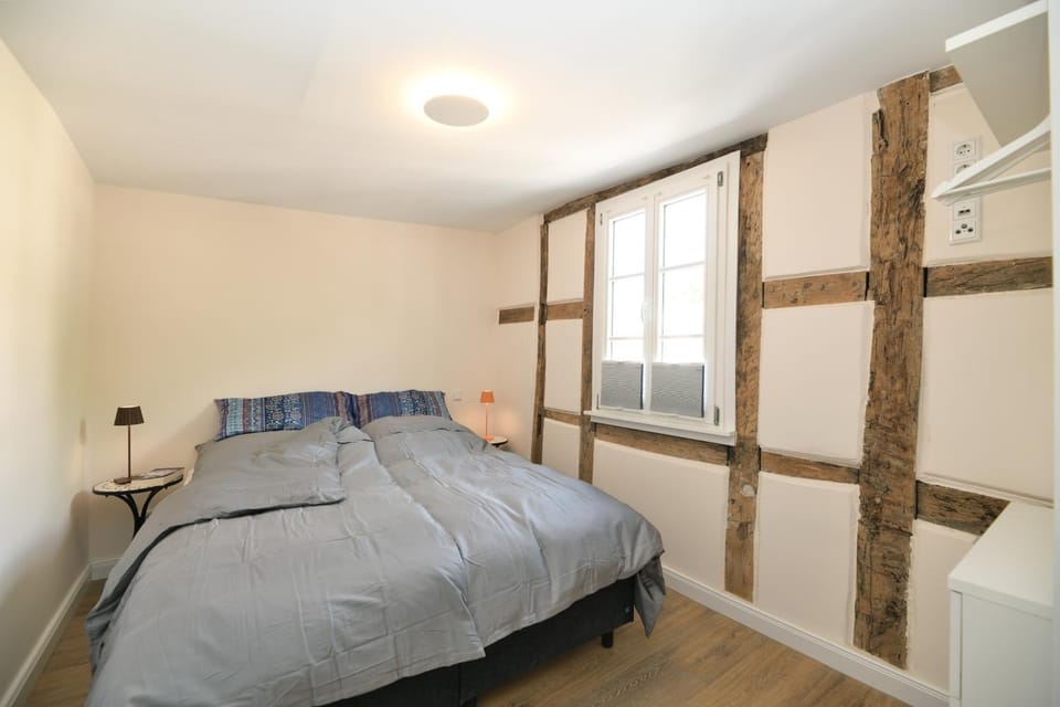 Bed, Photo of the whole room, Bedroom, internet, wardrobe