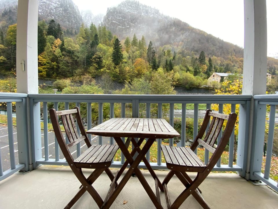 T2 alcove confortable pour 4 à 5p. Balcon. Parking Apartment in Cauterets