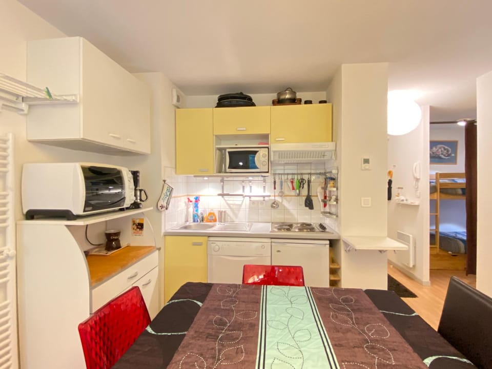 T2 alcove confortable pour 4 à 5p. Balcon. Parking Apartment in Cauterets