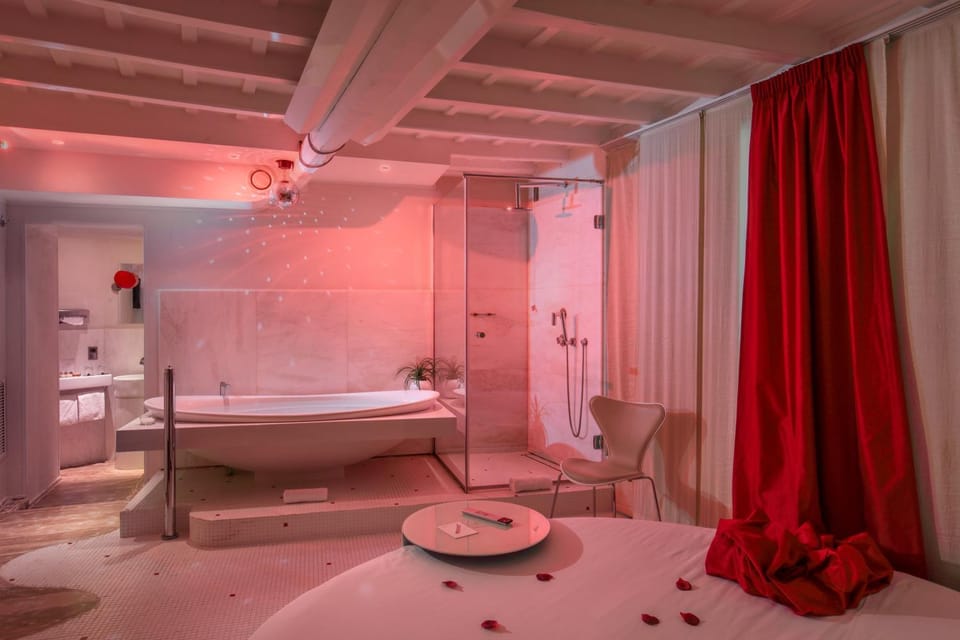 Shower, Photo of the whole room, Bedroom