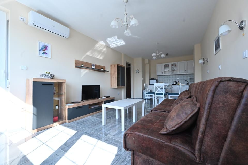 Living room, Seating area, Dining area, Evening entertainment