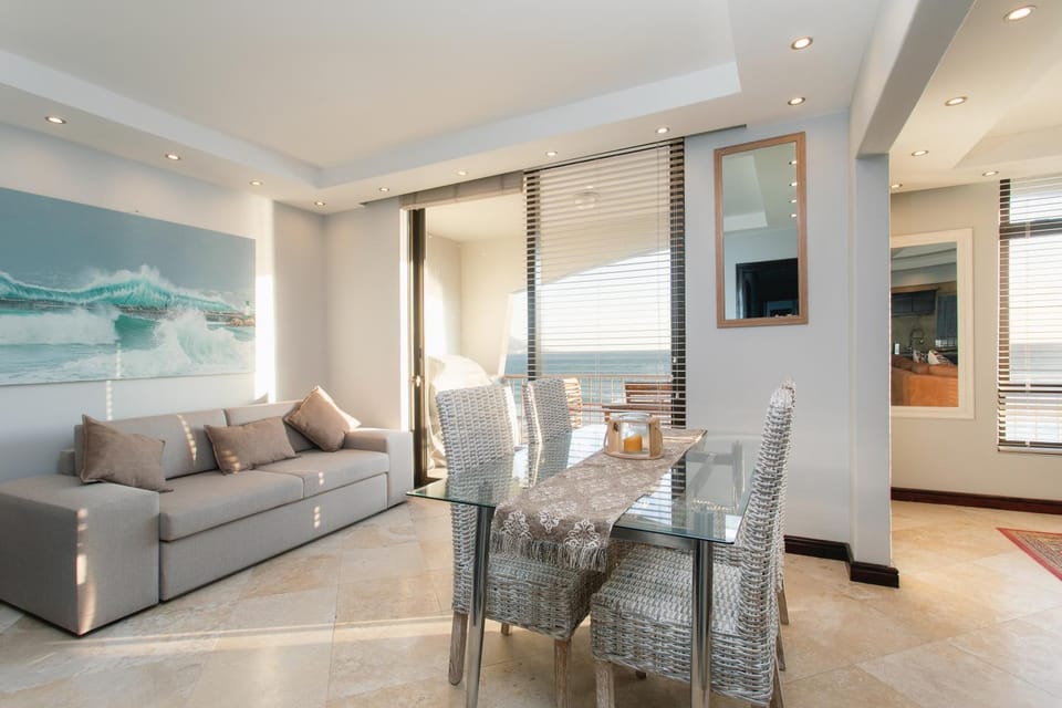Seating area, Dining area, Dinner