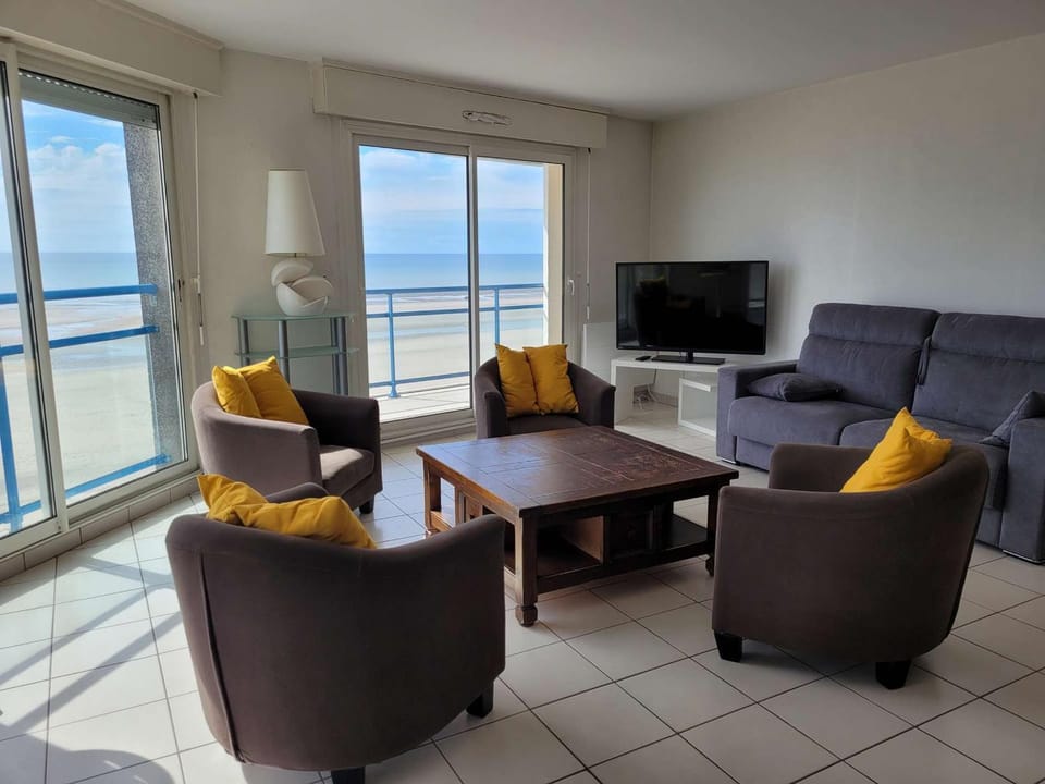 Magnifique Appartement Face Mer avec 2 Balcons, Terrasse et Ascenseur - FR-1-672-4 Apartment in Hauts-de-France
