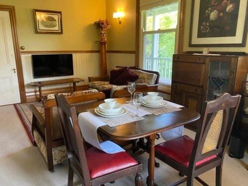Lottie’s Bed & Breakfast at Fielderberry Farm Farm Stay in Melbourne