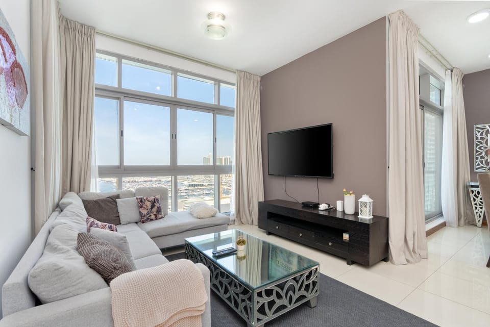 TV and multimedia, Living room, Seating area, Evening entertainment