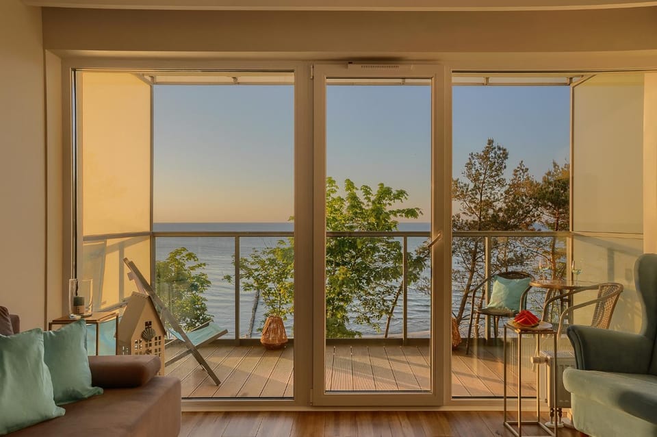 Natural landscape, View (from property/room), Balcony/Terrace, Living room, Seating area, Sea view