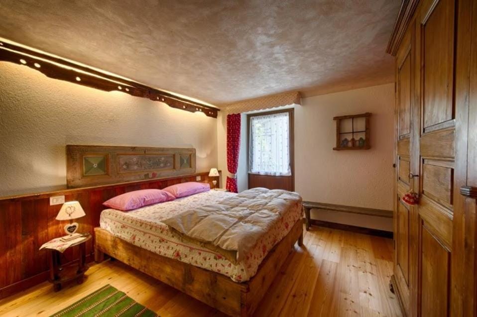 Day, Photo of the whole room, Bedroom