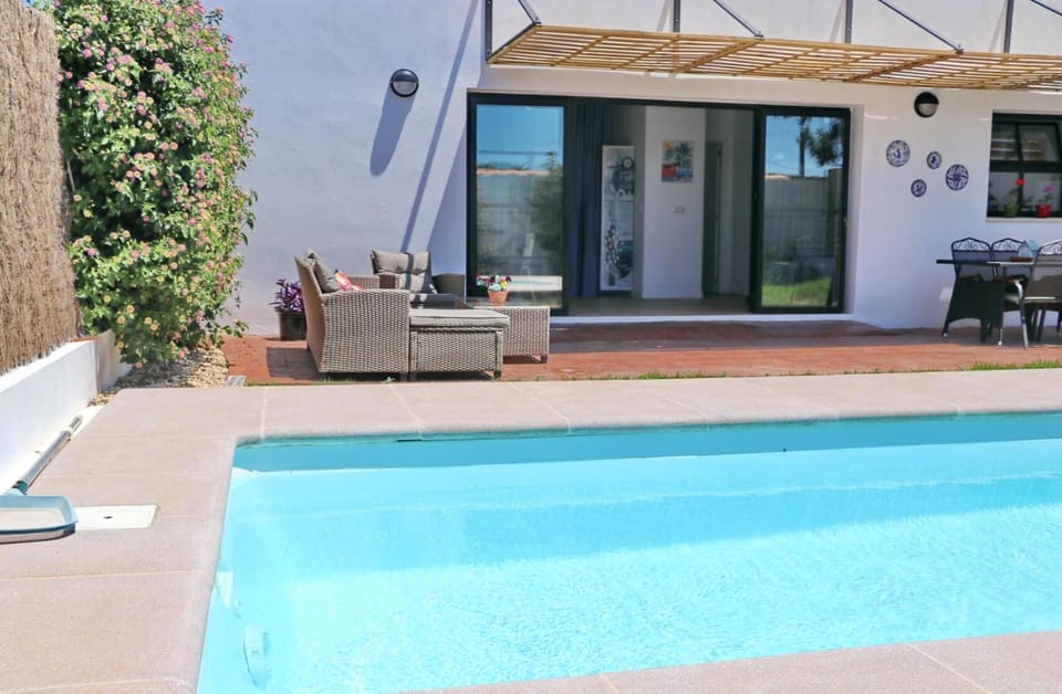 Off site, Garden, Swimming pool