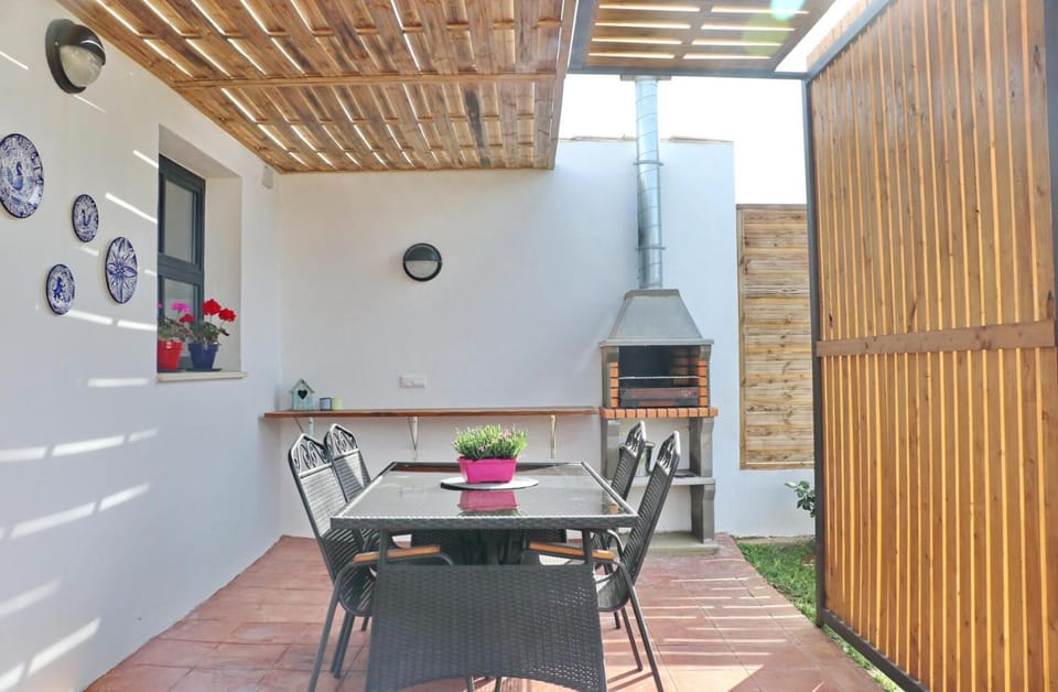 BBQ facilities, Garden view, Pool view