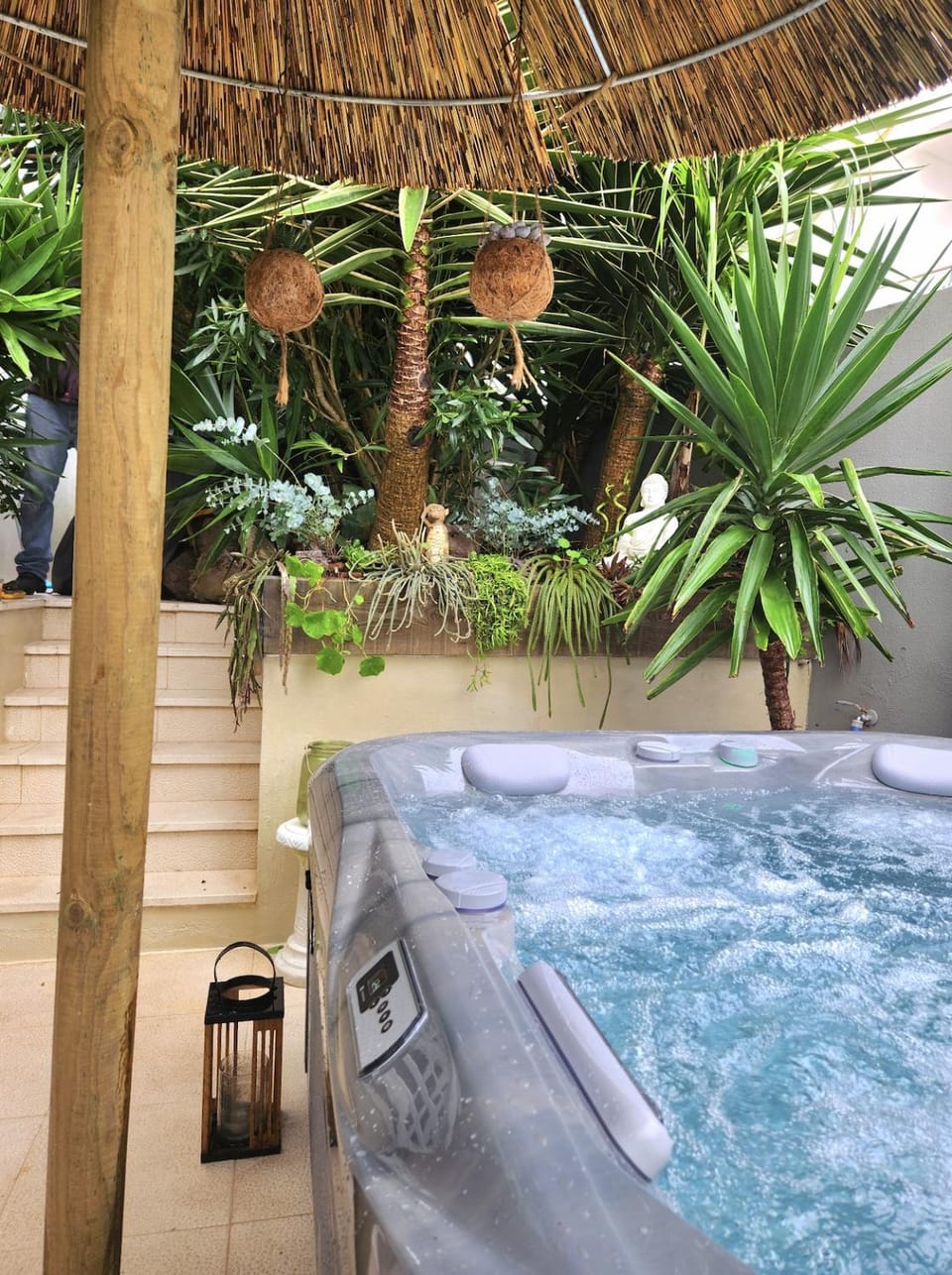Natural landscape, Hot Tub, Spa and wellness centre/facilities, Pool view