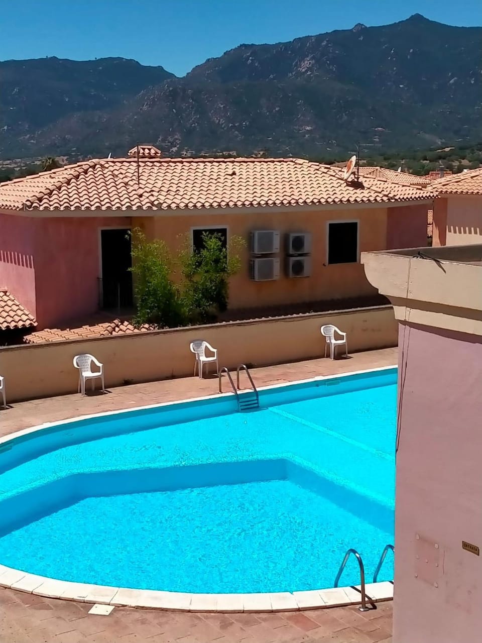 Pool view, Swimming pool, sunbed