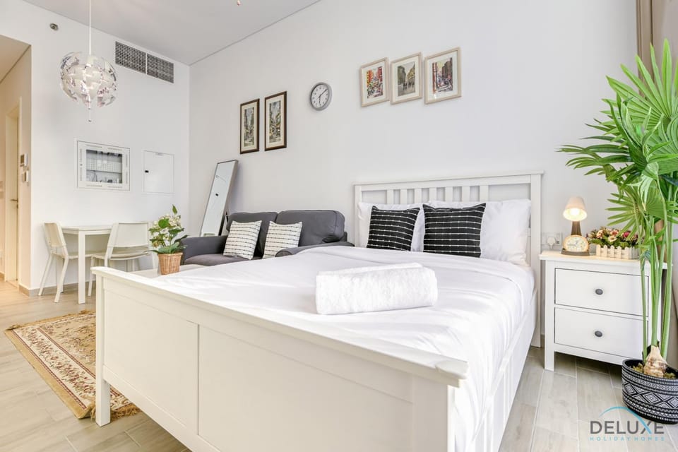 Bed, Kitchen or kitchenette, Living room, Bedroom, towels
