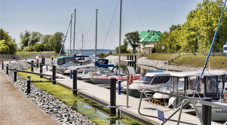 Holiday houses Międzyzdroje Wapnica Marina with private beach and boat facility Campground/ 
RV Resort in Swinoujscie