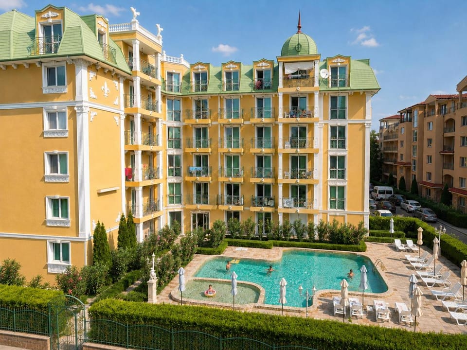 Property building, Swimming pool
