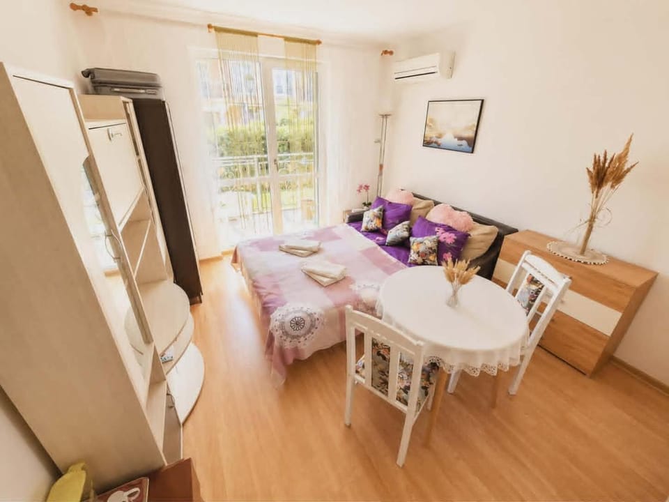 Living room, Photo of the whole room, Bedroom, air conditioner