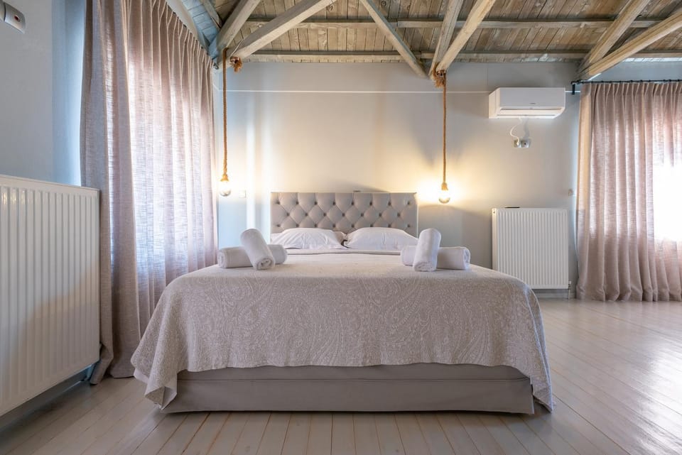 Traditional Stone House Apartment in Decentralized Administration of the Aegean