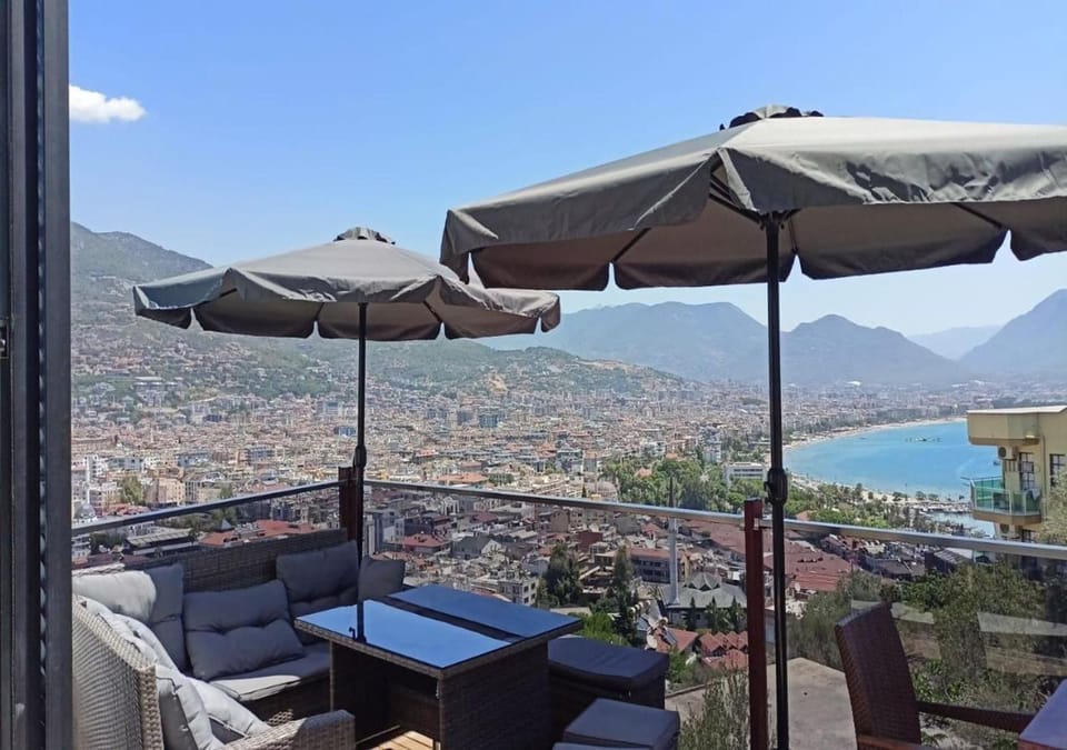 Patio, Nearby landmark, Natural landscape, View (from property/room), Balcony/Terrace, Dining area, City view, Mountain view, Sea view
