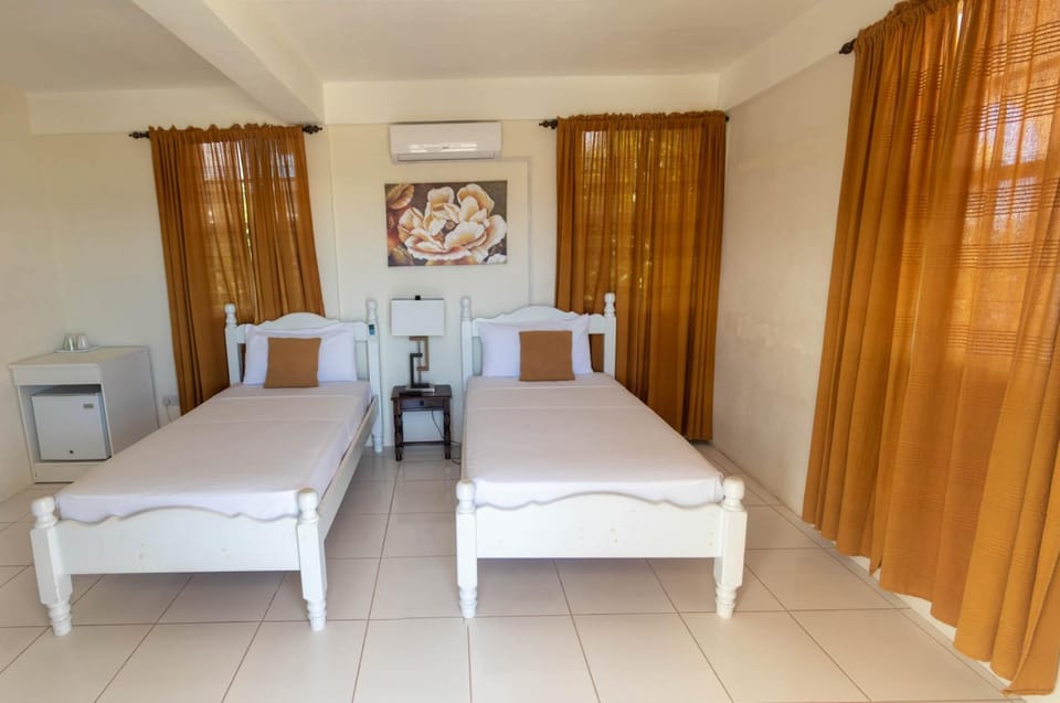 Bed, Bedroom, internet, air conditioner