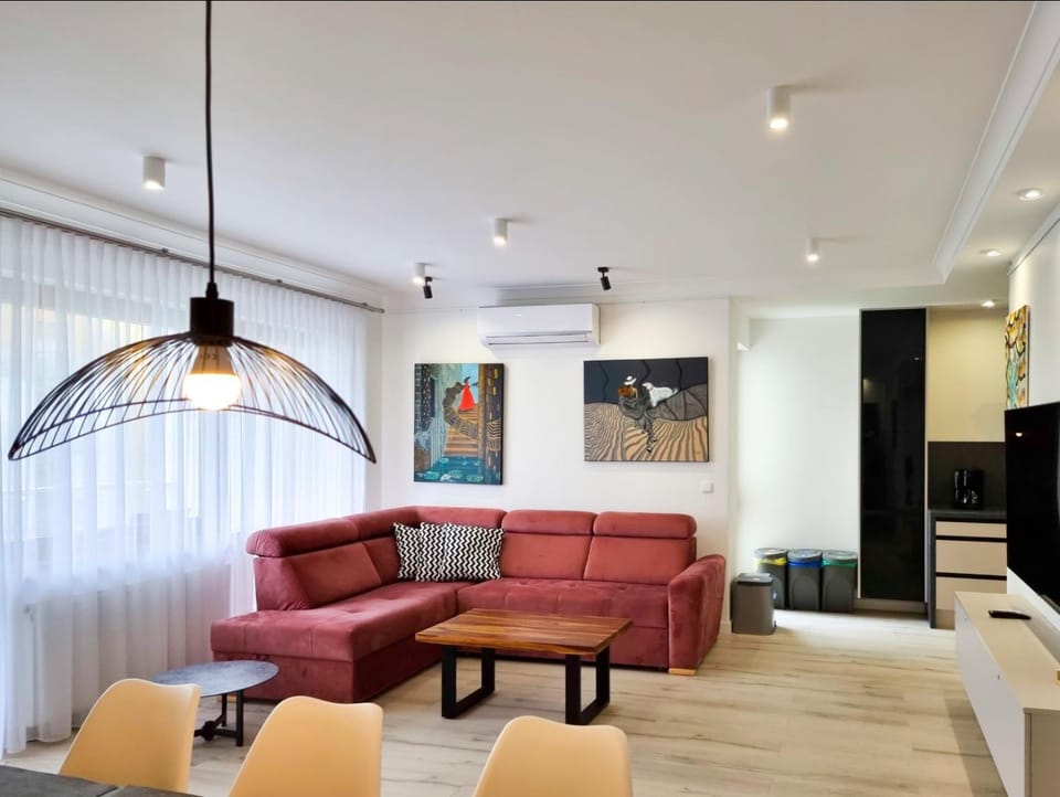 Communal lounge/ TV room, TV and multimedia, Living room, Seating area