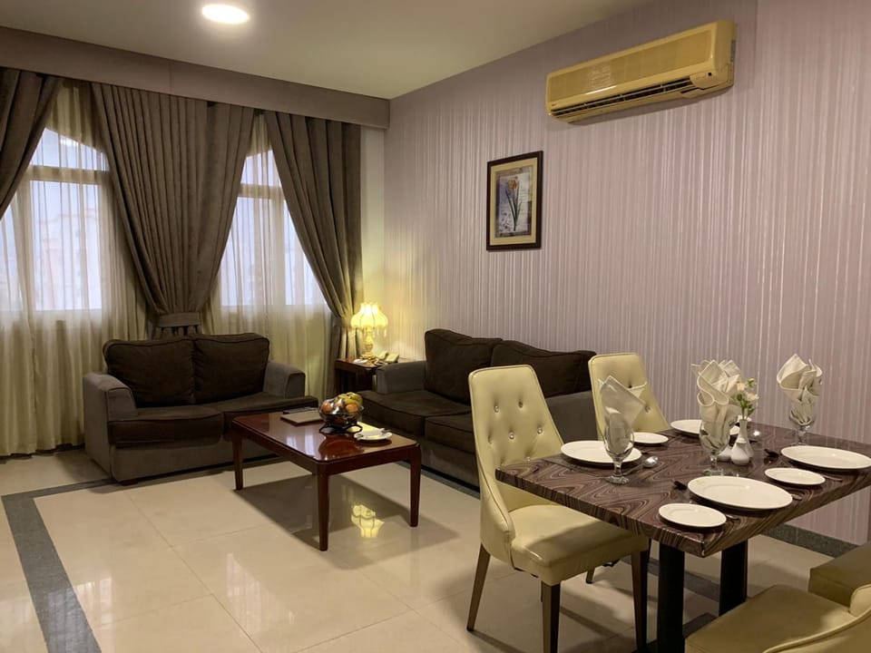 Living room, Dining area