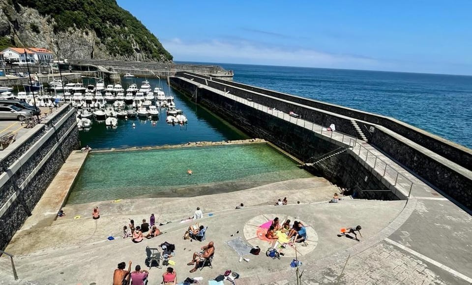Nearby landmark, Day, People, Natural landscape, Swimming pool