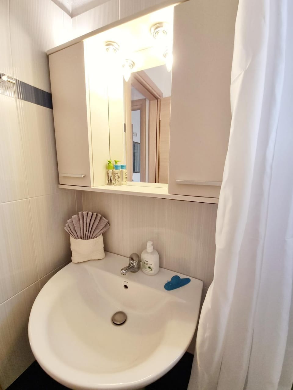 Bathroom, towels