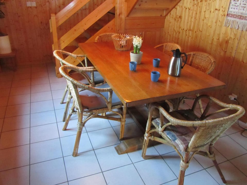 Spacious comfortable chalet close to the ski lifts for 8 persons Chalet in Châtel