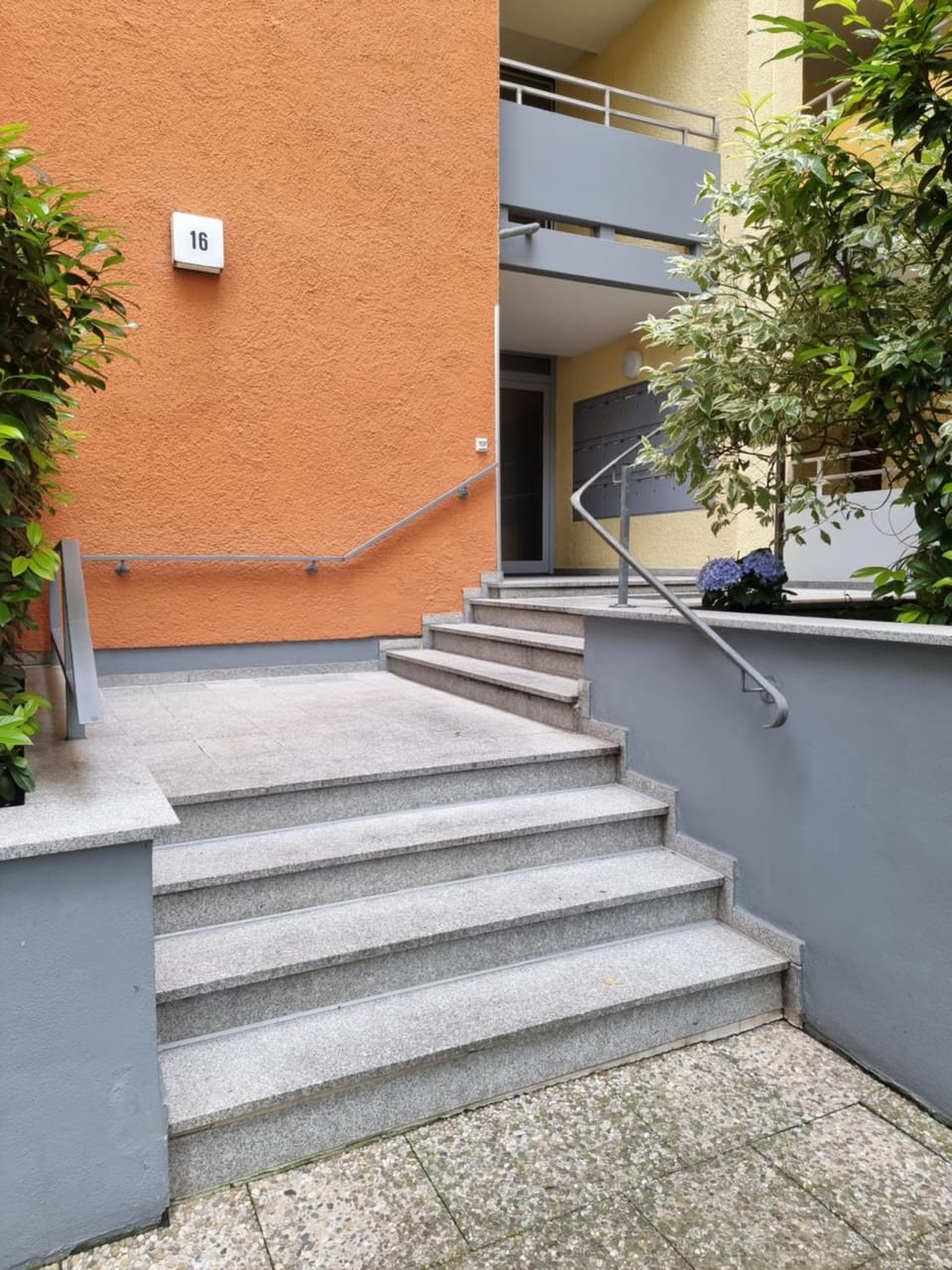 Facade/entrance