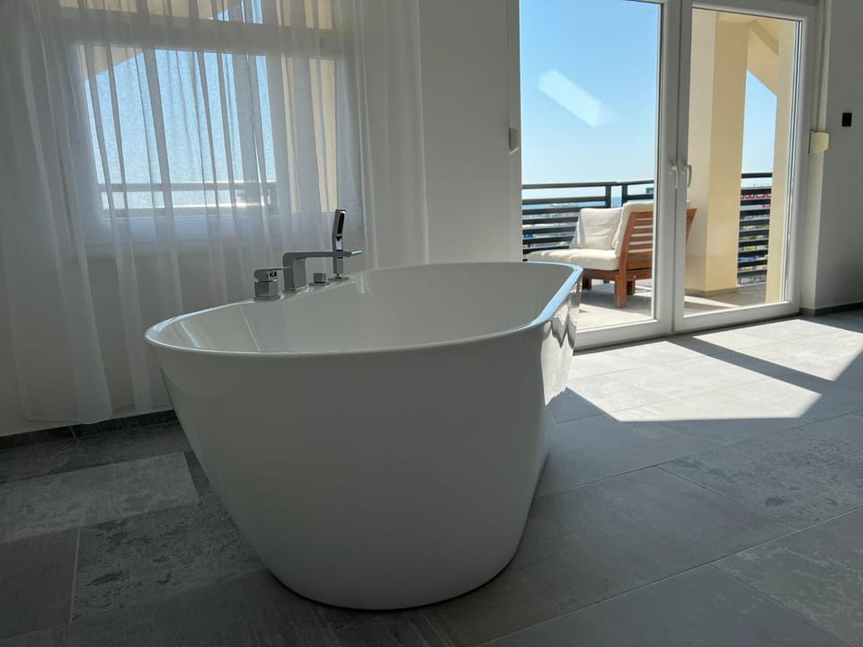 Open Air Bath, Bath
