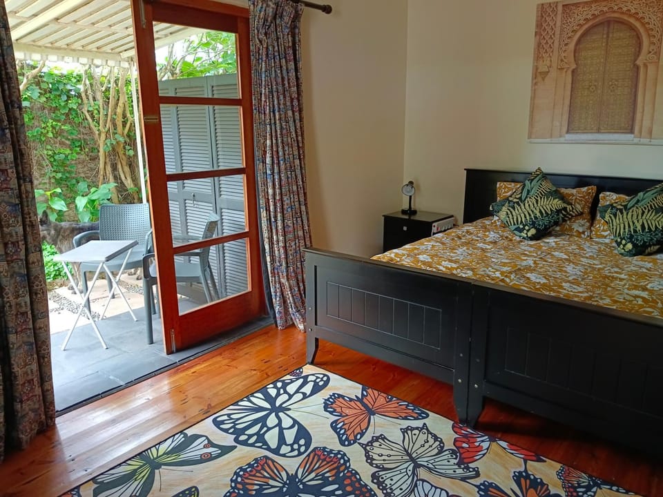 View (from property/room), Balcony/Terrace, Seating area, Bedroom